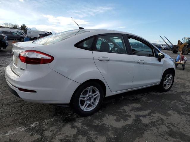 3FADP4BJ3HM125096 - 2017 FORD FIESTA SE WHITE photo 3