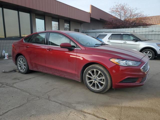 3FA6P0H7XHR334755 - 2017 FORD FUSION SE RED photo 4