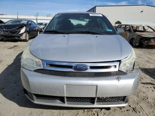 1FAHP3FN8AW223278 - 2010 FORD FOCUS SE SILVER photo 5