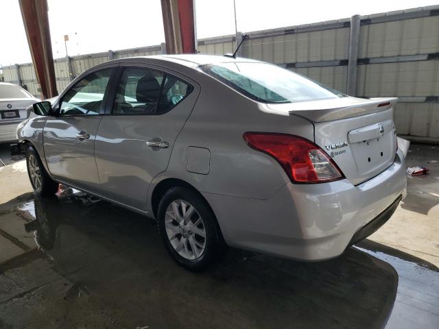 3N1CN7AP4JL845346 - 2018 NISSAN VERSA S SILVER photo 2