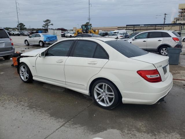 WDDGF4HB4CA724823 - 2012 MERCEDES-BENZ C 250 WHITE photo 2