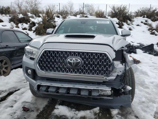 5TFCZ5AN6KX184039 - 2019 TOYOTA TACOMA DOUBLE CAB SILVER photo 5