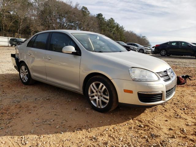 3VWRX7AJ8AM105061 - 2010 VOLKSWAGEN JETTA SE SILVER photo 4