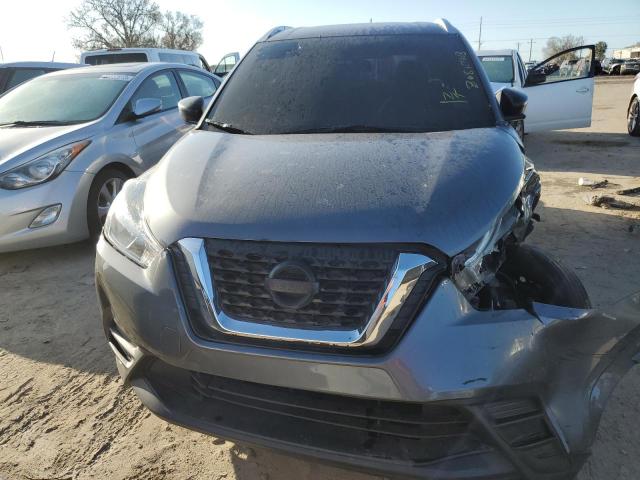 3N1CP5CU5KL565986 - 2019 NISSAN KICKS S GRAY photo 5