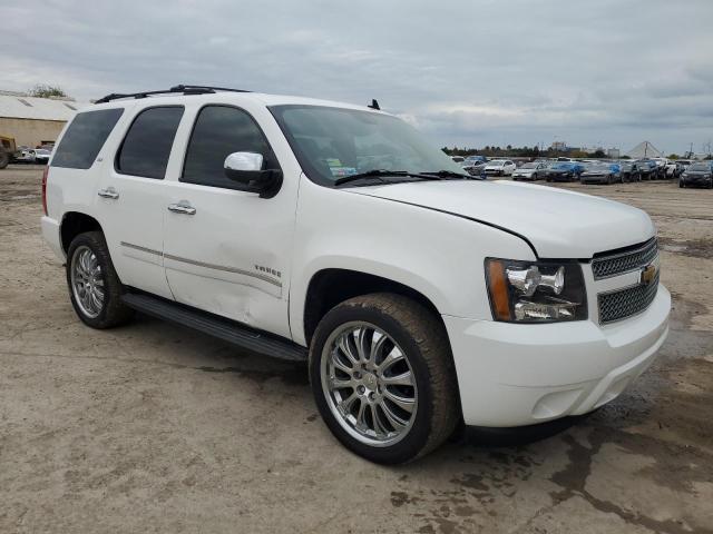 1GNSKCE02DR377726 - 2013 CHEVROLET TAHOE K1500 LTZ WHITE photo 4