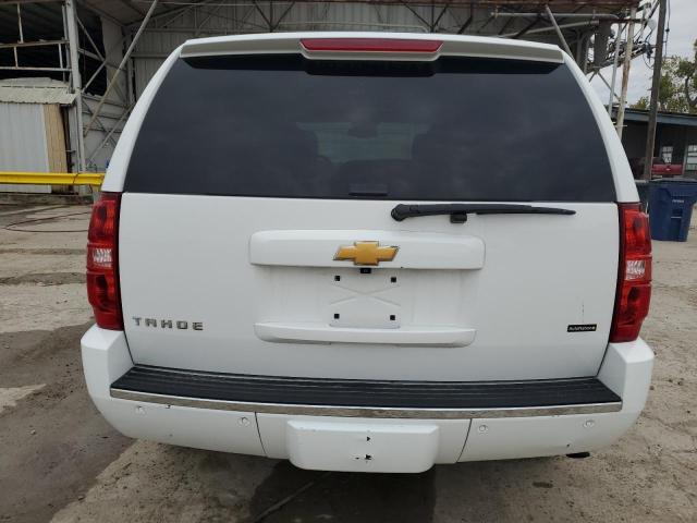 1GNSKCE02DR377726 - 2013 CHEVROLET TAHOE K1500 LTZ WHITE photo 6