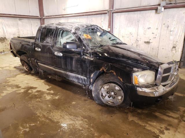 1D7HW58N65S161209 - 2005 DODGE DAKOTA QUAD LARAMIE BLACK photo 4