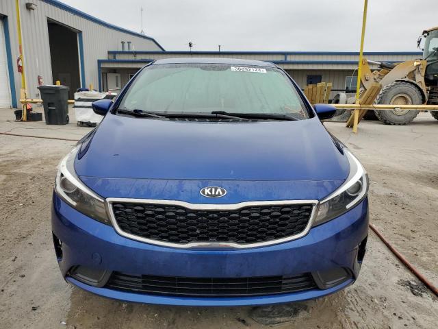 3KPFL4A76JE203830 - 2018 KIA FORTE LX BLUE photo 5