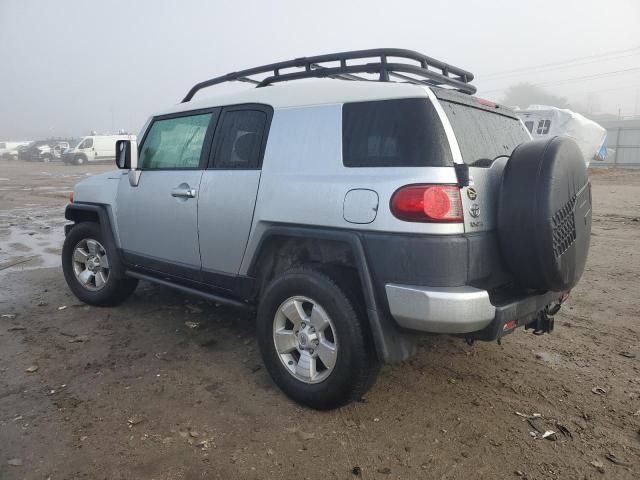 JTEBU11F070085594 - 2007 TOYOTA FJ CRUISER SILVER photo 2