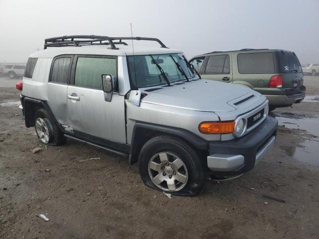 JTEBU11F070085594 - 2007 TOYOTA FJ CRUISER SILVER photo 4