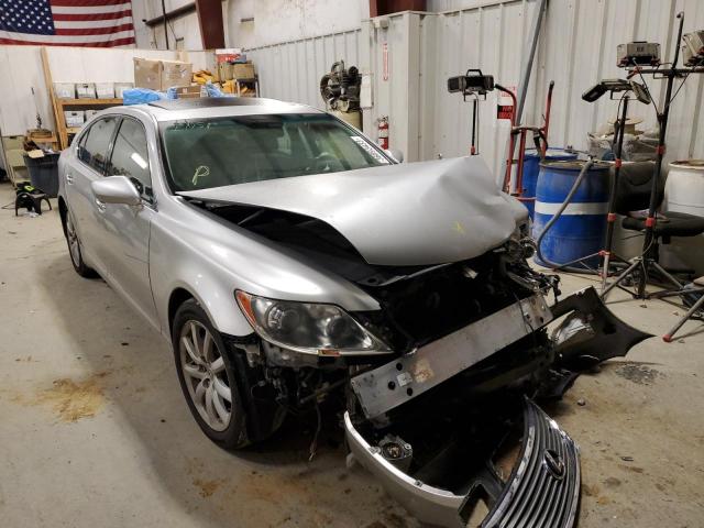 JTHGL46F275006810 - 2007 LEXUS LS 460L SILVER photo 4