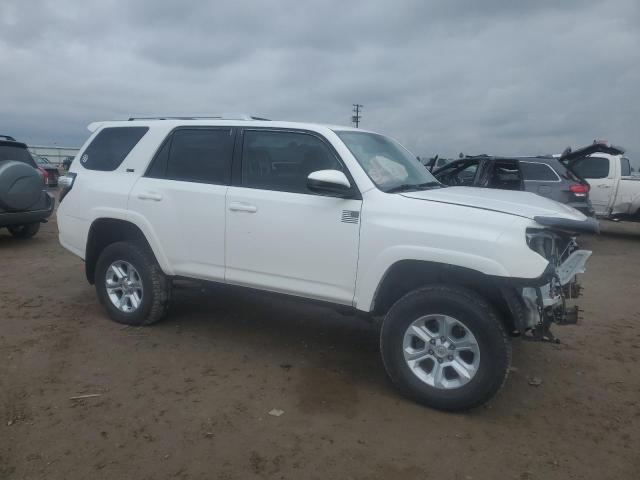 JTEBU5JR6H5456778 - 2017 TOYOTA 4RUNNER SR WHITE photo 4