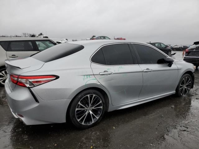 4T1B11HK0JU039629 - 2018 TOYOTA CAMRY L SILVER photo 3