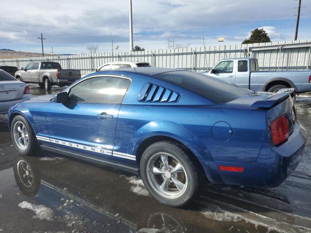 1ZVFT80N565231352 - 2006 FORD MUSTANG BLUE photo 2