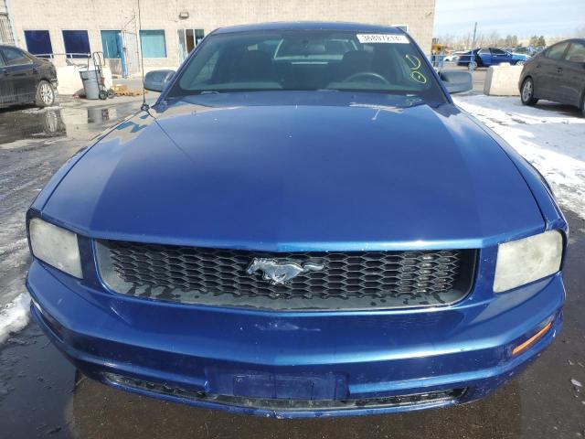 1ZVFT80N565231352 - 2006 FORD MUSTANG BLUE photo 5