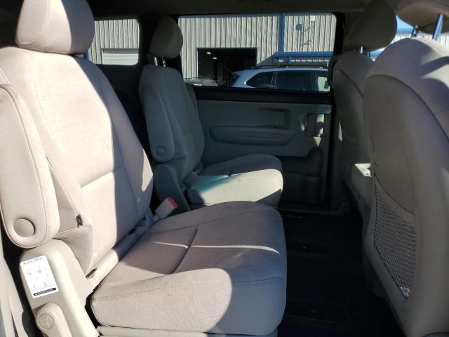 KNDMB5C17F6042345 - 2015 KIA SEDONA LX GRAY photo 10