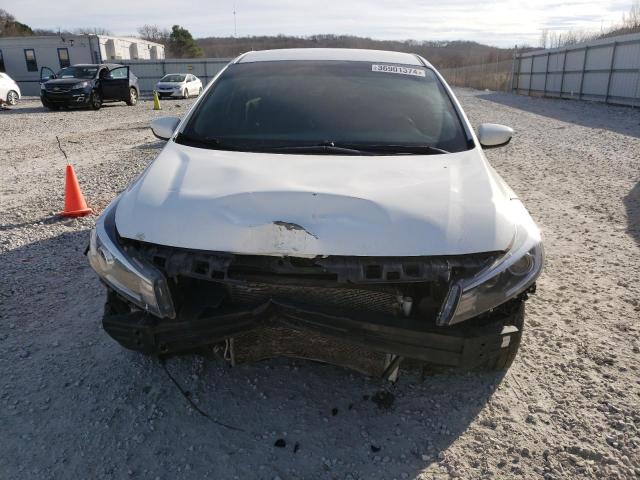 3KPFK4A72JE218599 - 2018 KIA FORTE LX WHITE photo 5