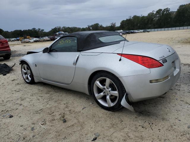 JN1BZ36A28M851725 - 2008 NISSAN 350Z ROADSTER SILVER photo 2