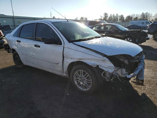 1FAFP34N37W182920 - 2007 FORD FOCUS ZX4 WHITE photo 4