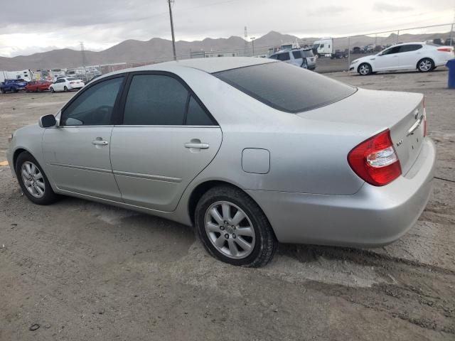 JTDBF30K320066913 - 2002 TOYOTA CAMRY LE SILVER photo 2