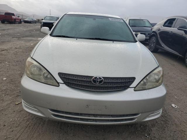 JTDBF30K320066913 - 2002 TOYOTA CAMRY LE SILVER photo 5