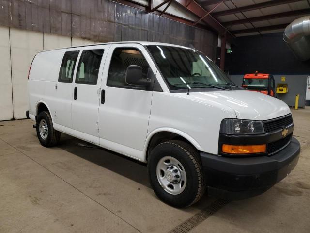 1GCWGAFP0J1345198 - 2018 CHEVROLET EXPRESS G2 WHITE photo 4