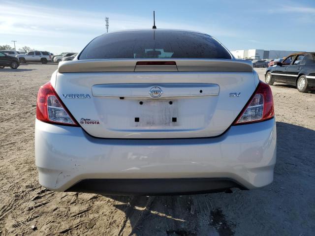 3N1CN7AP8JL888135 - 2018 NISSAN VERSA S SILVER photo 6