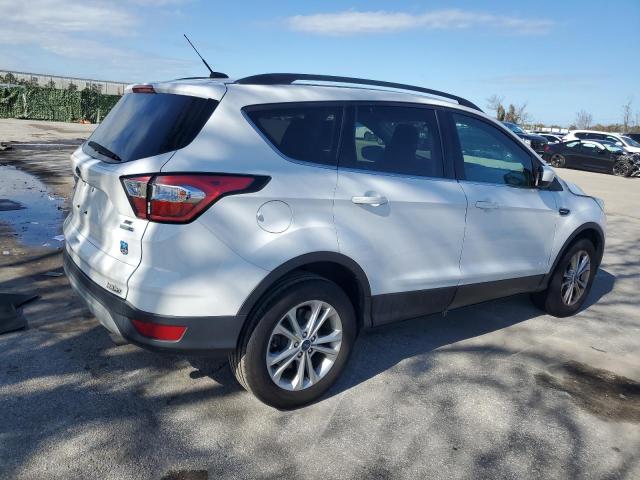 1FMCU9GDXJUC00520 - 2018 FORD ESCAPE SE WHITE photo 3