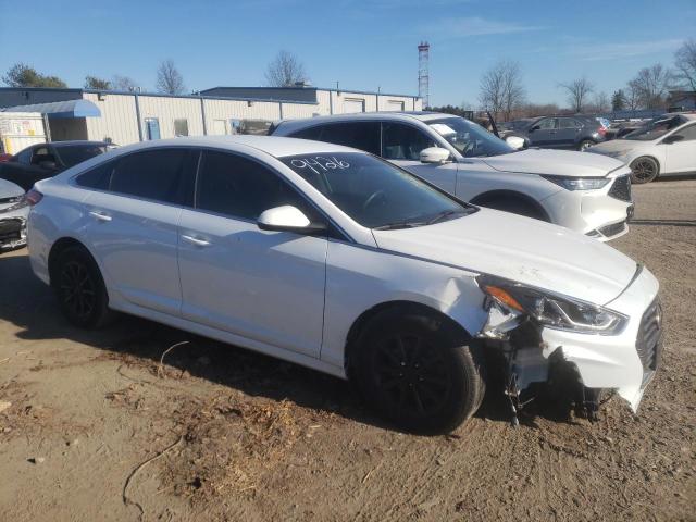 5NPE24AF9JH679426 - 2018 HYUNDAI SONATA SE WHITE photo 4