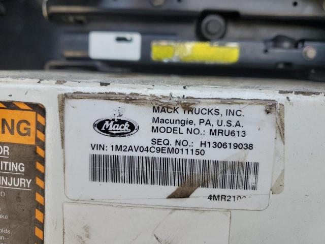 1M2AV04C9EM011150 - 2014 MACK 600 MRU600 WHITE photo 10