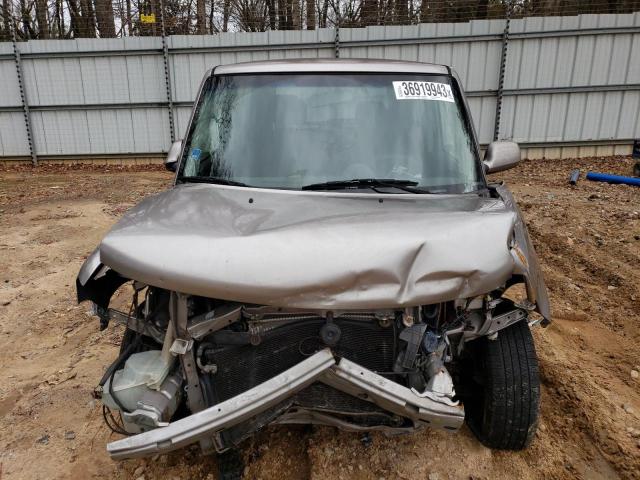 JTLKT324364105509 - 2006 TOYOTA SCION XB Silber Foto 5