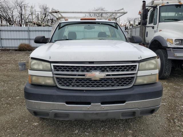 1GBJC34U65E310582 - 2005 CHEVROLET SILVERADO C3500 WHITE photo 5