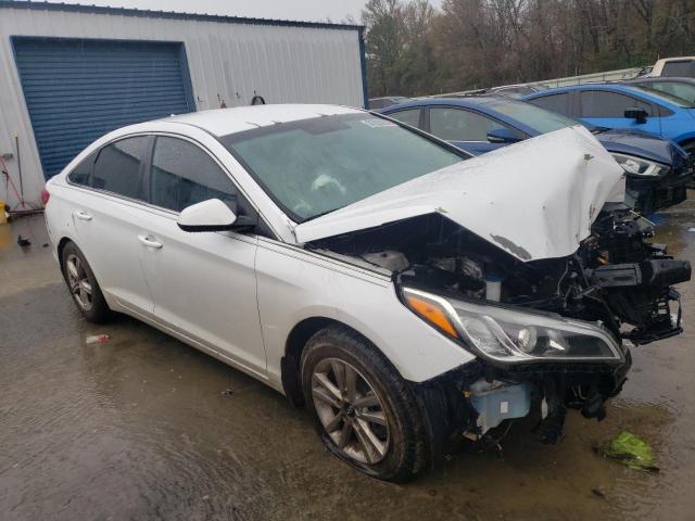 5NPE24AF0FH146100 - 2015 HYUNDAI SONATA SE WHITE photo 4