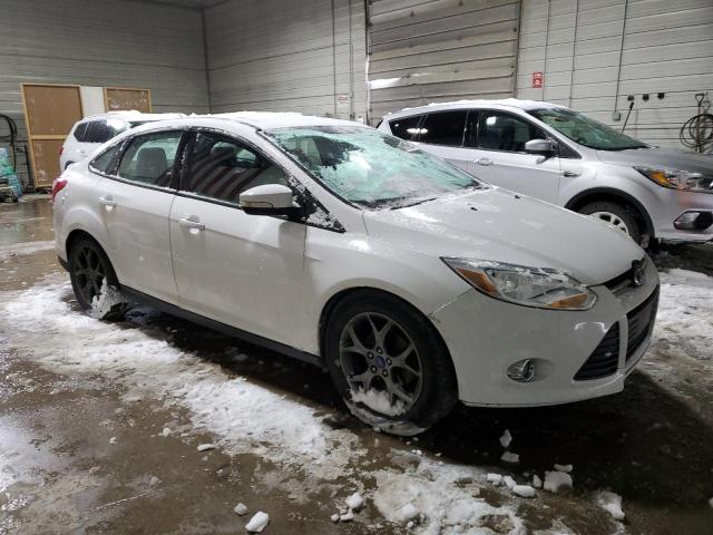 1FADP3F25DL271945 - 2013 FORD FOCUS SE WHITE photo 4