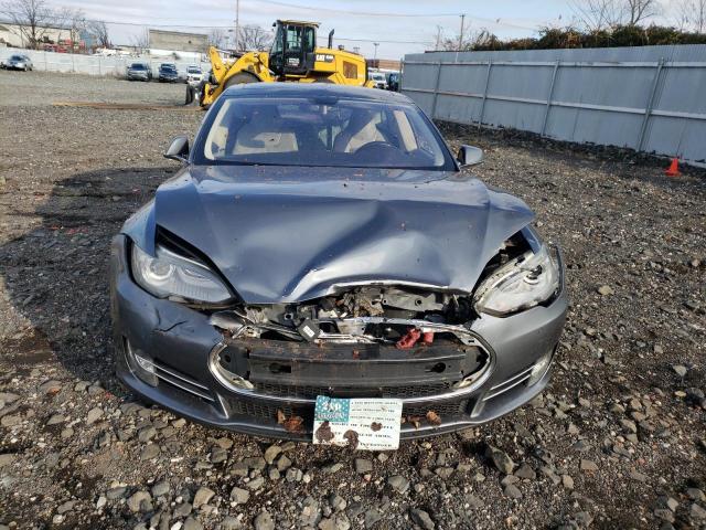 5YJSA1CN8DFP21564 - 2013 TESLA MODEL S ნაცრისფერი ფოტო 5