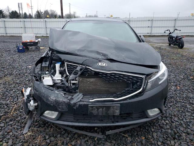 KNAFK5A86H5697787 - 2017 KIA FORTE LX BLACK photo 5