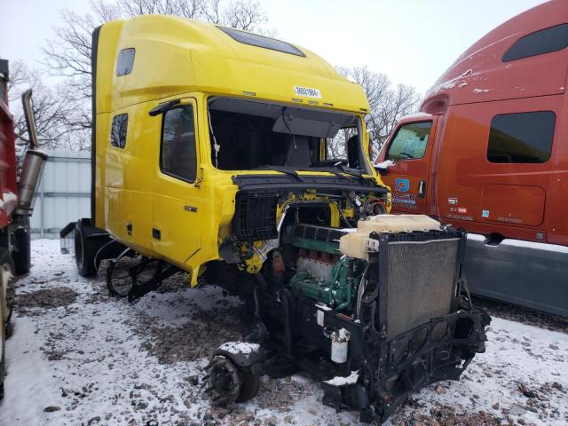 4V4NC9EH8LN231272 - 2020 VOLVO VN VNL YELLOW photo 1