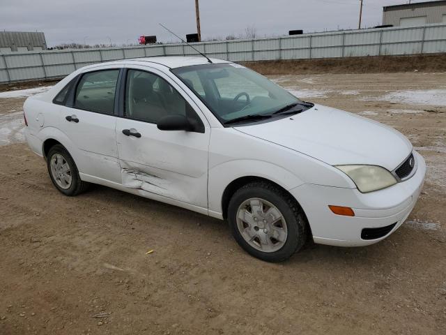 1FAHP34NX7W294137 - 2007 FORD FOCUS ZX4 WHITE photo 4