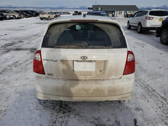 KNAFE161465232627 - 2006 KIA SPECTRA5 WHITE photo 6