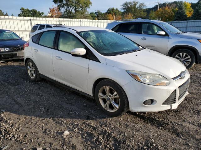 1FADP3K24DL311955 - 2013 FORD FOCUS SE WHITE photo 4