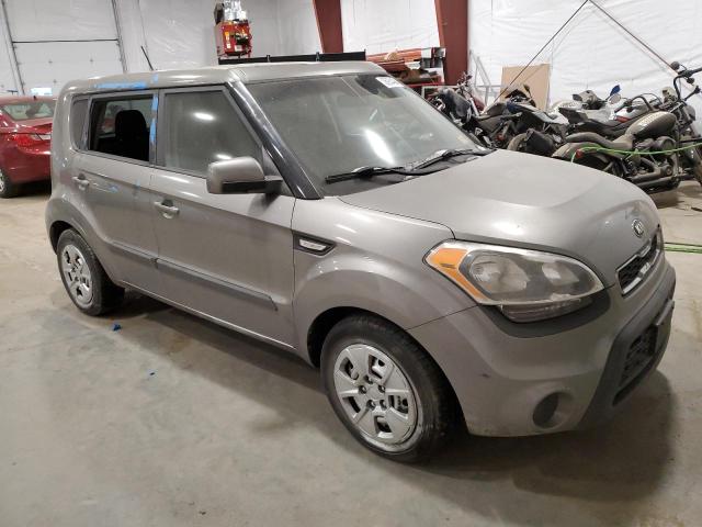 KNDJT2A56D7526583 - 2013 KIA SOUL GOLD photo 4