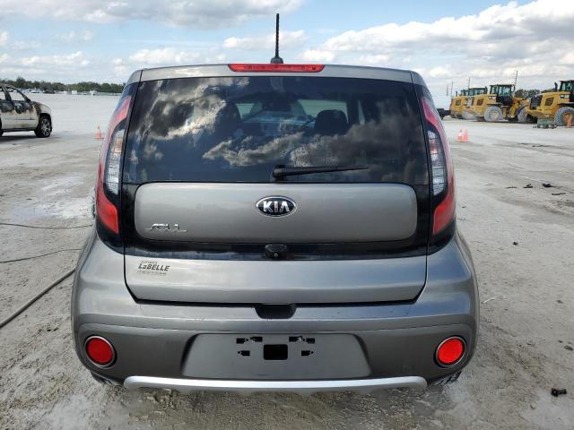 KNDJP3A52H7479391 - 2017 KIA SOUL + GRAY photo 6