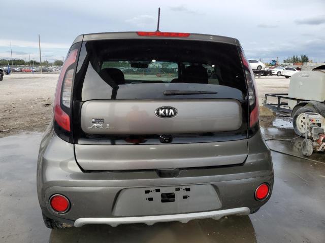 KNDJP3A58H7426114 - 2017 KIA SOUL + GRAY photo 6