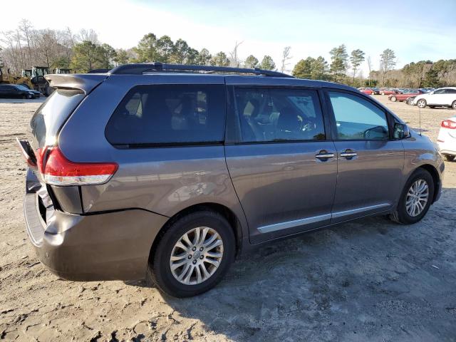 5TDYK3DC8DS285777 - 2013 TOYOTA SIENNA XLE GRAY photo 3