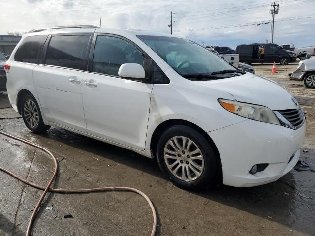 5TDYK3DCXBS098747 - 2011 TOYOTA SIENNA XLE WHITE photo 4