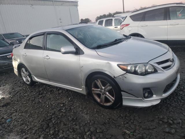 2T1BU4EE5DC002346 - 2013 TOYOTA COROLLA BASE SILVER photo 4