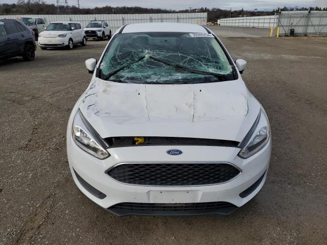 1FADP3F24JL262147 - 2018 FORD FOCUS SE WHITE photo 5