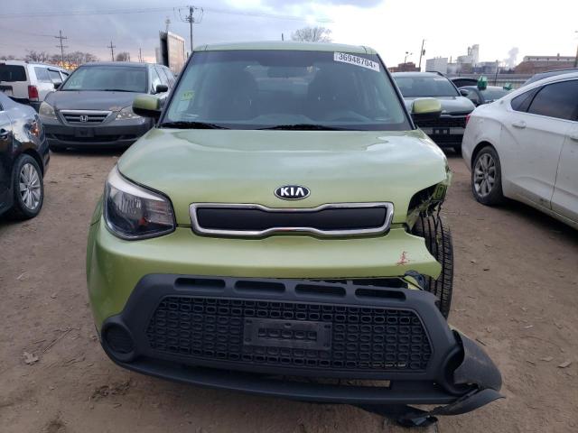 KNDJN2A26G7824703 - 2016 KIA SOUL GREEN photo 5