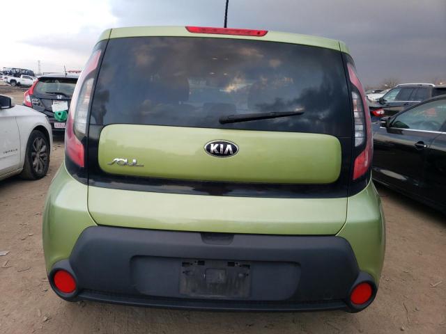 KNDJN2A26G7824703 - 2016 KIA SOUL GREEN photo 6