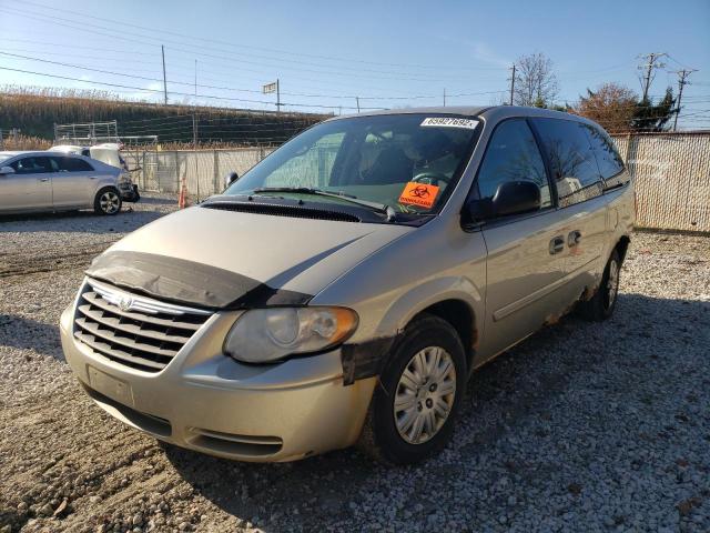2C4GP44R15R563310 - 2006 CHRYSLER TOWN AND C LX SILVER photo 2